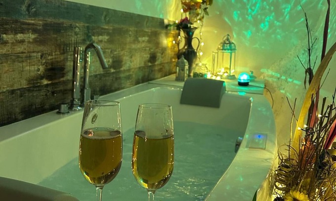 Precetto House | Relais Marmore with Jacuzzi for 2, wood stove in room and pets allowed