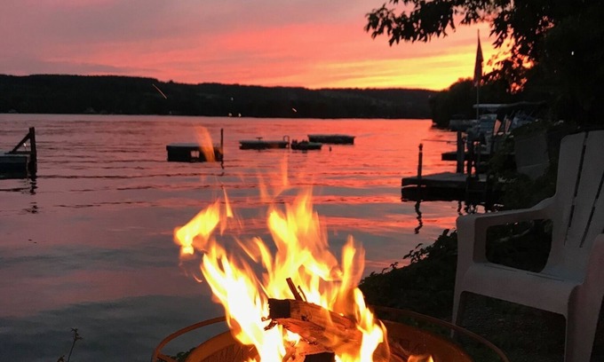 Bradford Cottage | Relax and Enjoy your time at the Lake