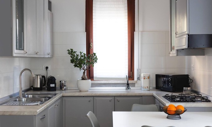 Pozzolengo Apartment | ✨Relax at Lake Garda – Free Wi-Fi, Private Garden