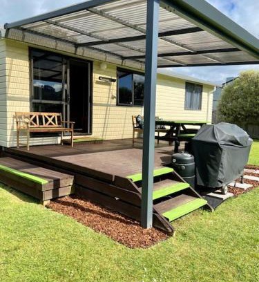 Waihi Beach House | Relax Cabin - Waihi Beach Holiday Home