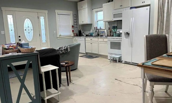 Axis House | Relax in Comfort at Pepper's Place - Creola | New listing
