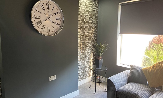 Walkden House | Relax in Our 3 Bed Large Victorian House All With Seperate Bathrooms.