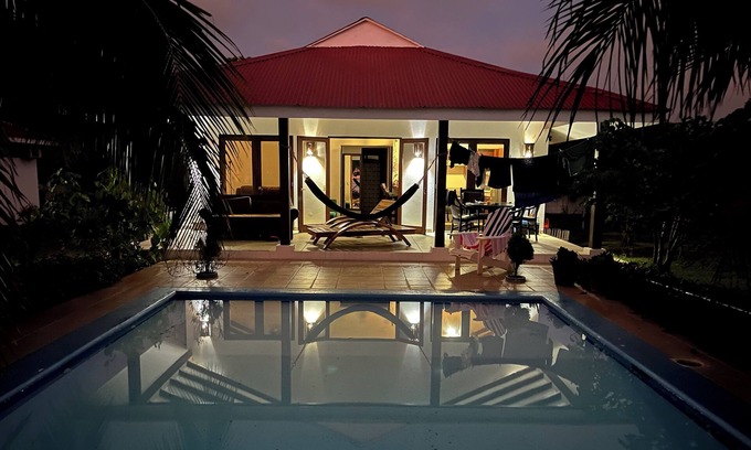 Leon House | Relax in Style – 2BR Beachfront with Pool at Playa Tesoro