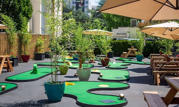 Goose Hollow Hotel | Relax in Style! Two Pet-friendly Units, Onsite Mini-Golf, Pop- Up Cinema!