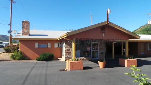 Yreka Hotel | Relax Inn Yreka