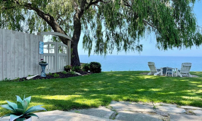 Willobee On The Lake Cottage | Relax on Lake Erie at our charming 2-bedroom cottage
