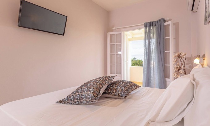 Roda Apartment | Relax Studios IREMIA - 1st floor apartment
