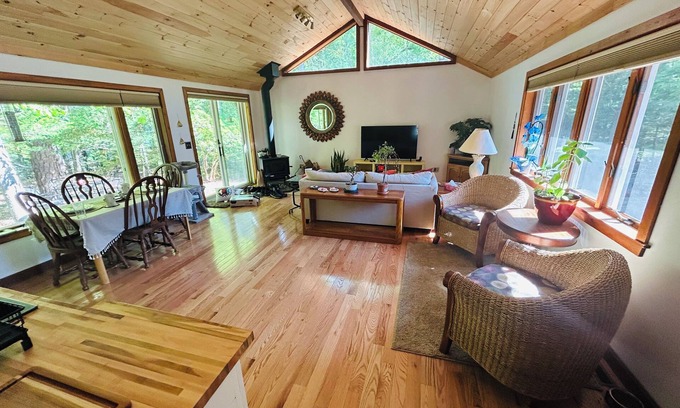 East Falmouth Apartment | Relax & Unwind at this Adorable and very private 1 bedroom 1 bath studio