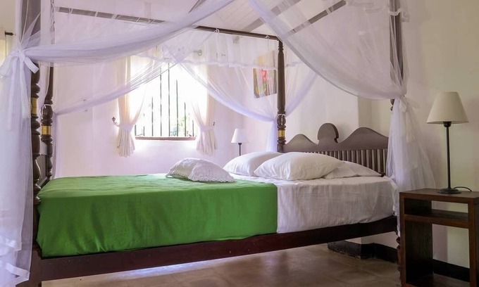 Kurunegala Bed & Breakfast | Relax your stay and realize your vision of comfort with crisp linen theme.