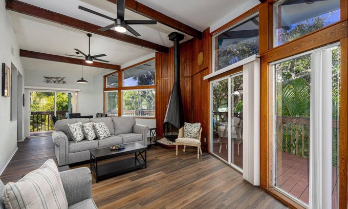 Mid Island House | Relaxed Vibe, Huge Shade Filled Hang Out, Private Grill, Steps to Sugar White Sand Beach!
