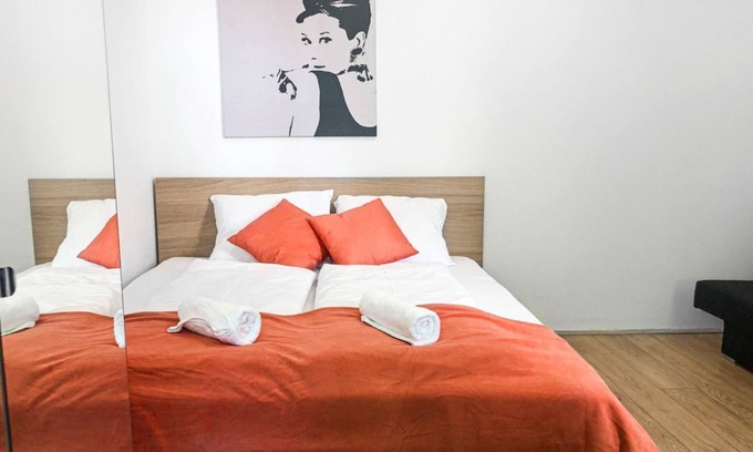 Simmering Apartment | Relaxing 2-Bed Apartment for Extended Visits