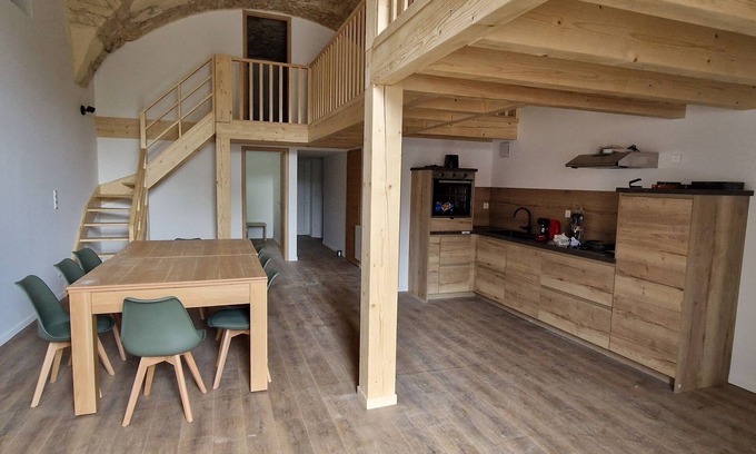 Montlebon Apartment | Relaxing apartment, sauna, jacuzzi combining wood and stone charm
