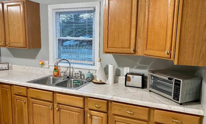 Fayetteville House | Relaxing at Redstone 3 Bedroom House