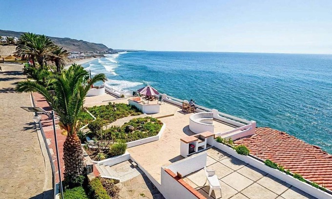 La Fonda Apartment | Relaxing, Beach Front Escape nEV Charger Level 2 on-site ⚡️(power outlet only)