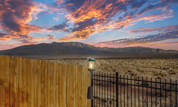 Rio Rancho House | Relaxing, comfortable home for entertaining or enjoying the view