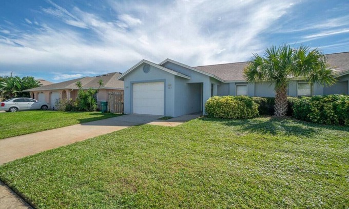 Indialantic House | Relaxing Cottage - HEATED POOL - Walk to the Beach - Dog Friendly