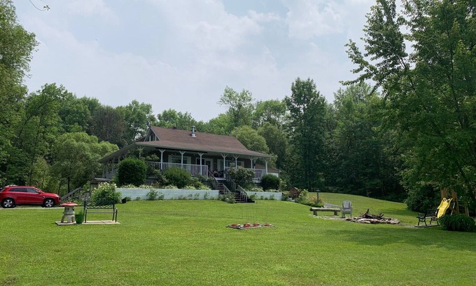 Whitewater Region Cottage | Relaxing Cottage on a 3 acre property on the Ottawa River. 5 bedroom