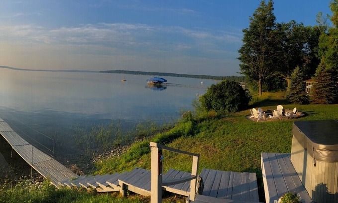 Brutus House | Relaxing cottage on Burt Lake