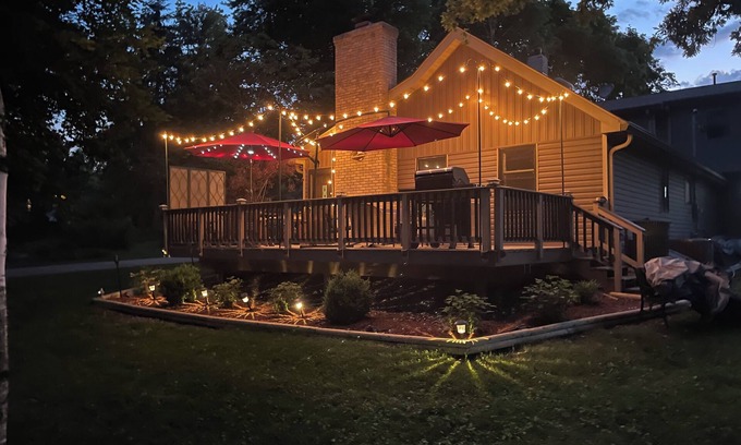 Delavan House | Relaxing Delavan home across street from lake sleeps 10, 4 bedrm.Dogs welcome!