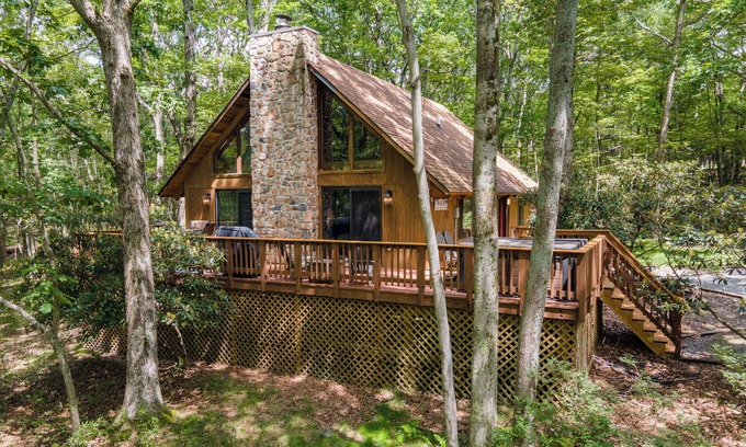 Swanton House | Relaxing Dog-Friendly Lake Escape w/Fire Pit