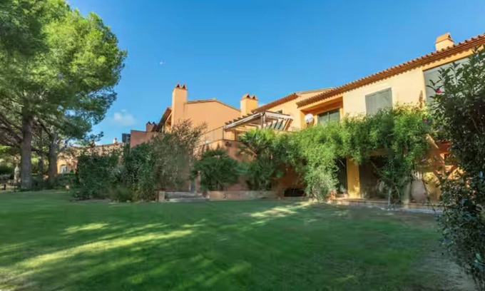 Bonmont Terres Noves Apartment | Relaxing Getaway in Bonmont