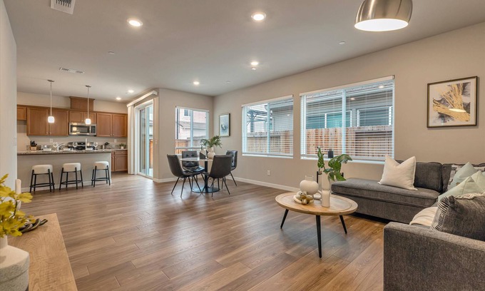 Natomas Park House | Relaxing Getaway at Pagoda Lane with Scenic Views and Comfort #41982