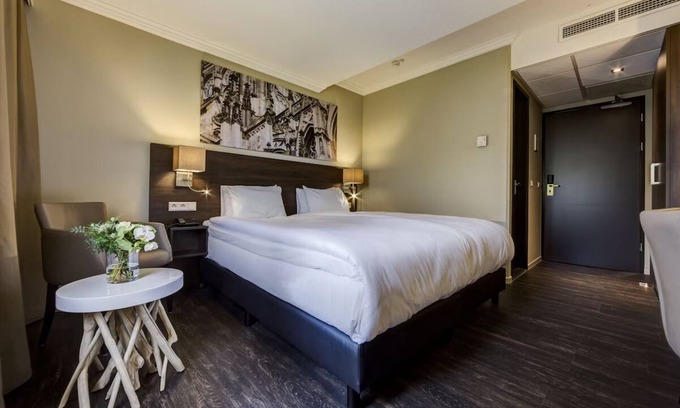 Municipality of 's-Hertogenbosch Hotel | Relaxing Getaway with Sauna, Bike Rentals & Easy City Access!
