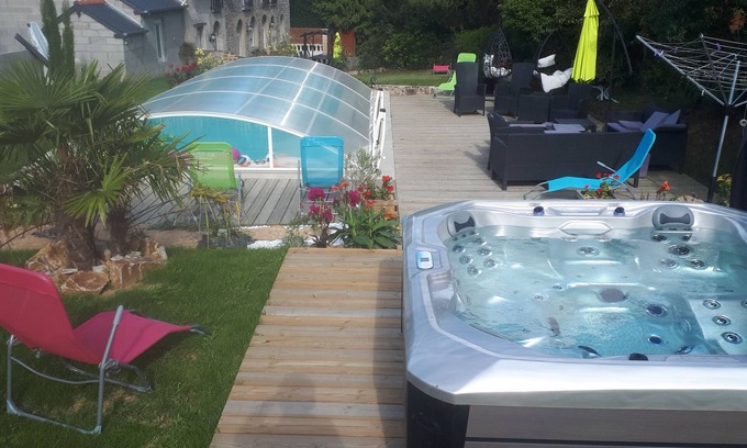 Guitte House | Relaxing green vacations in the heart of the Rance Valley, jacuzzi and swimming pool.