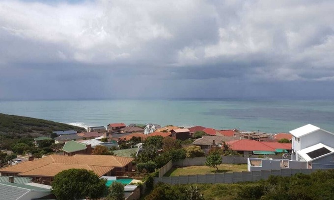 Mossel Bay Apartment | Relaxing holiday apartment home with sea view
