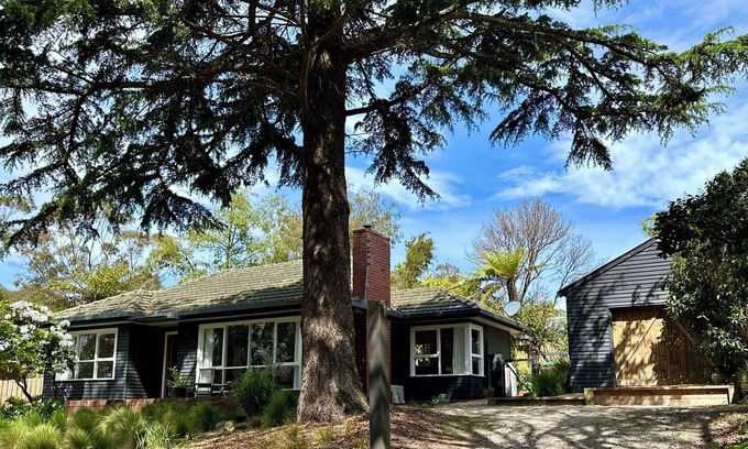 Foster Cottage | Relaxing home in Foster opposite bushland and near Wilsons Promontory NatPark.