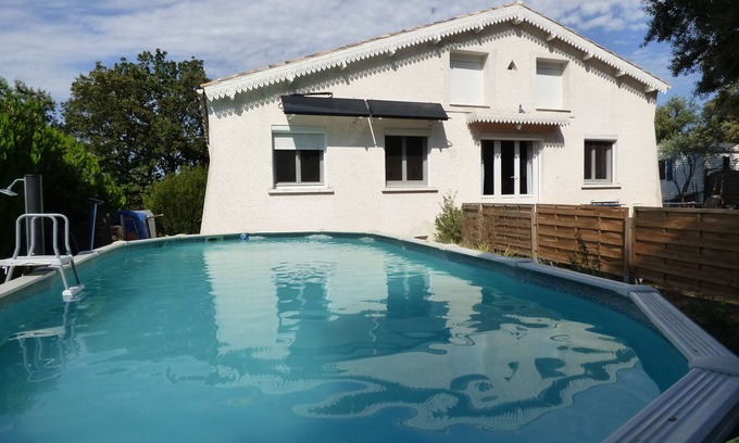 Courthezon House | Relaxing house, garden, games, swimming pool
