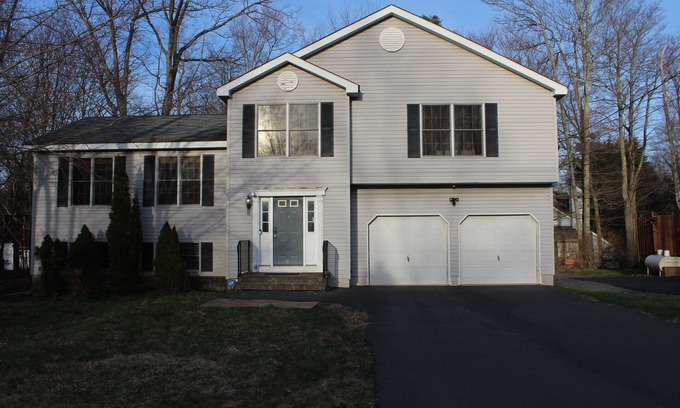 Pocono Summit House | Relaxing in 4-bedroom house in heart of Pocono Summit.