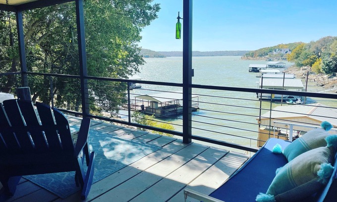 Chico House | Relaxing lake house on Lake Bridgeport with private boat dock