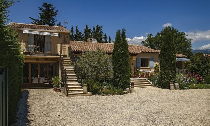 Villes-sur-Auzon Apartment | Relaxing Provence retreat - hike, bike or just drink wine in the sun