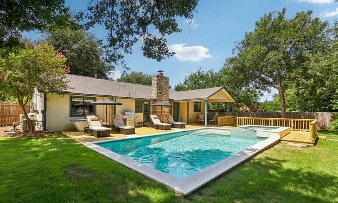 Round Rock House | Relaxing Retreat w/Heated Pool, Hot Tub, Cold Plunge, Game Room, Pac Man – Close to Kalahari Resort