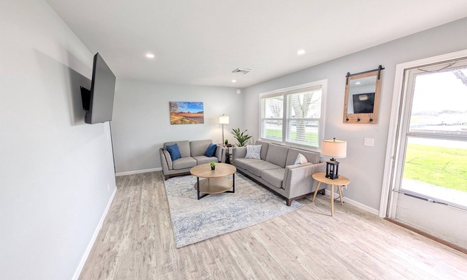 Fremont House | Relaxing River View Stay | Renovated 3BR Home