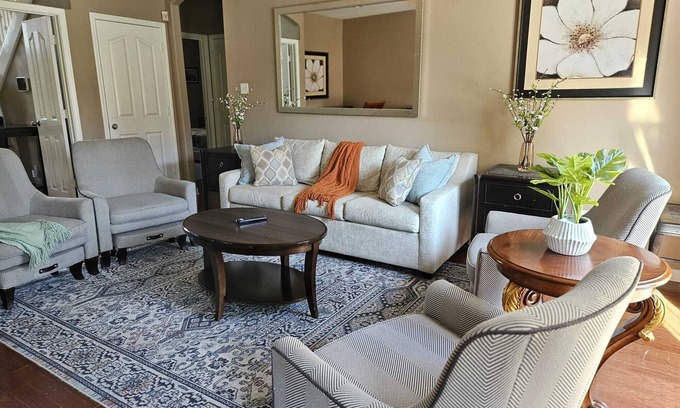Cordova House | Relaxing & Spacious 5BR- Plus open room with beds, Retreat in Cordova