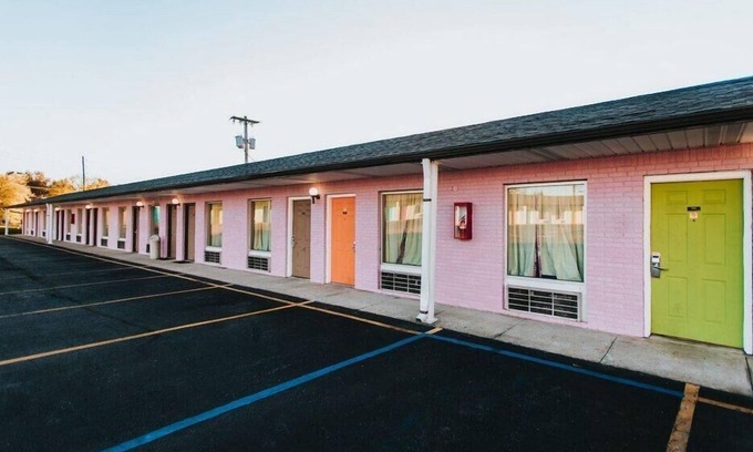 Berea House | Relaxing Stay at Knights Inn Berea! Free Breakfast, Parking, Pets Allowed!