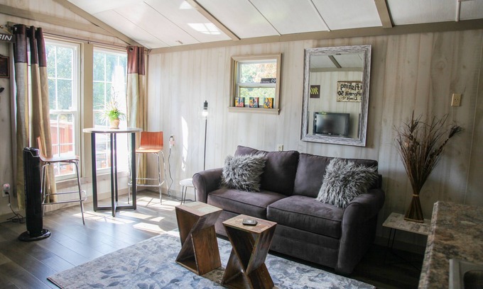 Dickson Cabin | Relaxing, tiny cabin in the woods over a beautiful lake