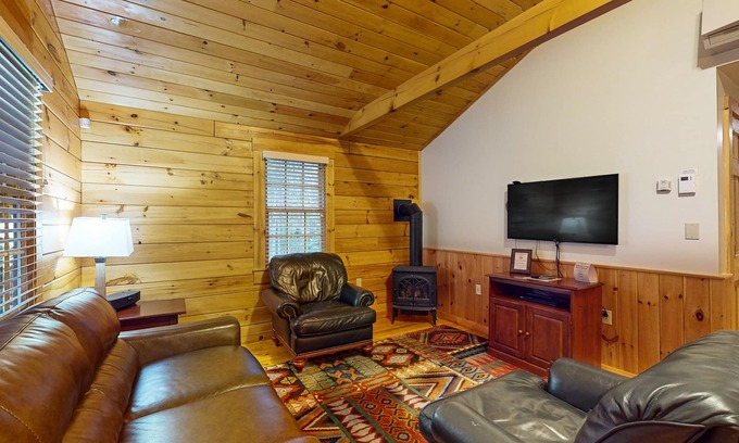 Northport Cabin | Relaxing two-bedroom dog-friendly cabin with fireplace, AC, hiking & fun