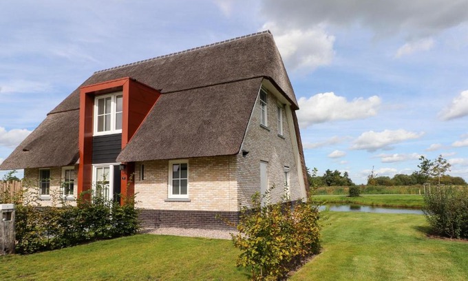 Delfstrahuizen Villa | Relaxing Villa with Fireplace
