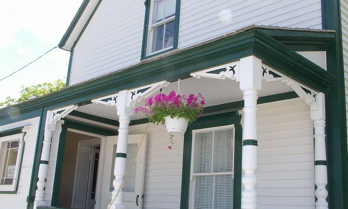 Bonavista House | Remodeled Heritage Home in centre of town w/firepit