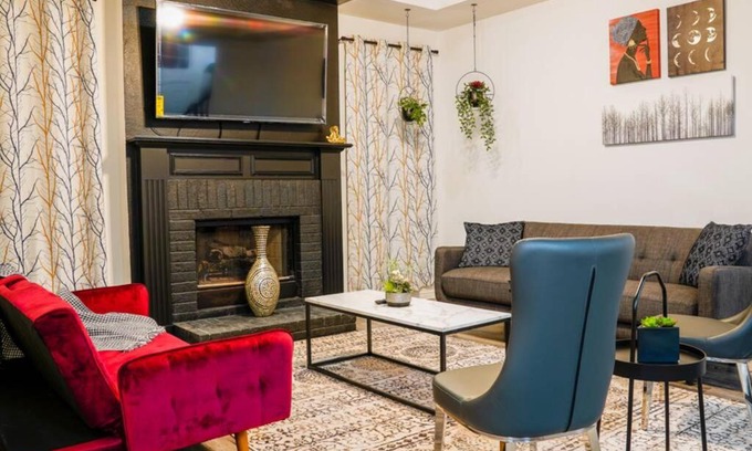 Lewisville Villa | Remodeled luxury with Proximity