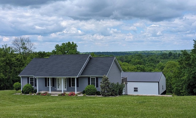 Chaplin House | Remote Getaway with Scenic View - 15 minutes from Bardstown