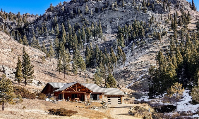Nye Cabin | Remote Mountainside Cabin By Stillwater River