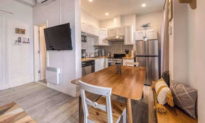 Lower Town Apartment | Remparts 2 Bed with Views Private Terrace & Sauna