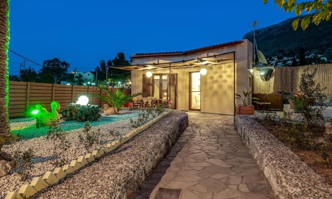 Kokkinon Khorion House | Rena's Rustic retreat