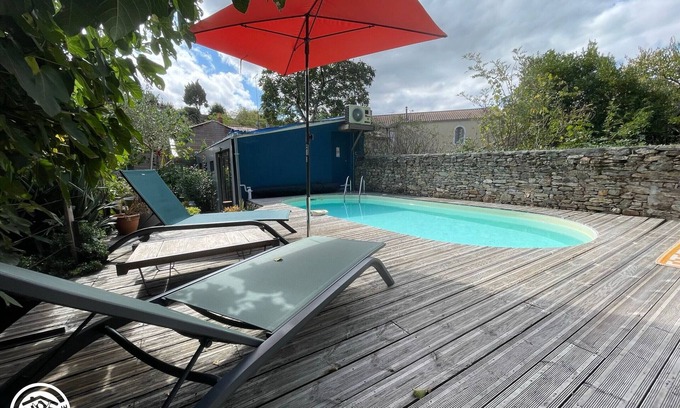 Mareuil-Sur-Lay-Dissais Cottage | Renovated House with Shared Pool and Garden in Mareuil-sur-Lay, Sleeps 6
