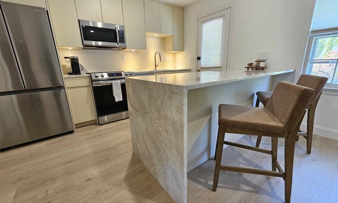 Rosewood Condo | Renovated 2 bedroom, 1 bathroom near USC