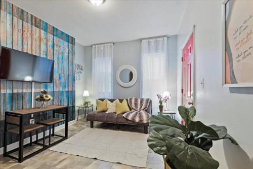 Norris Square Apartment | Renovated 2br W Amenities